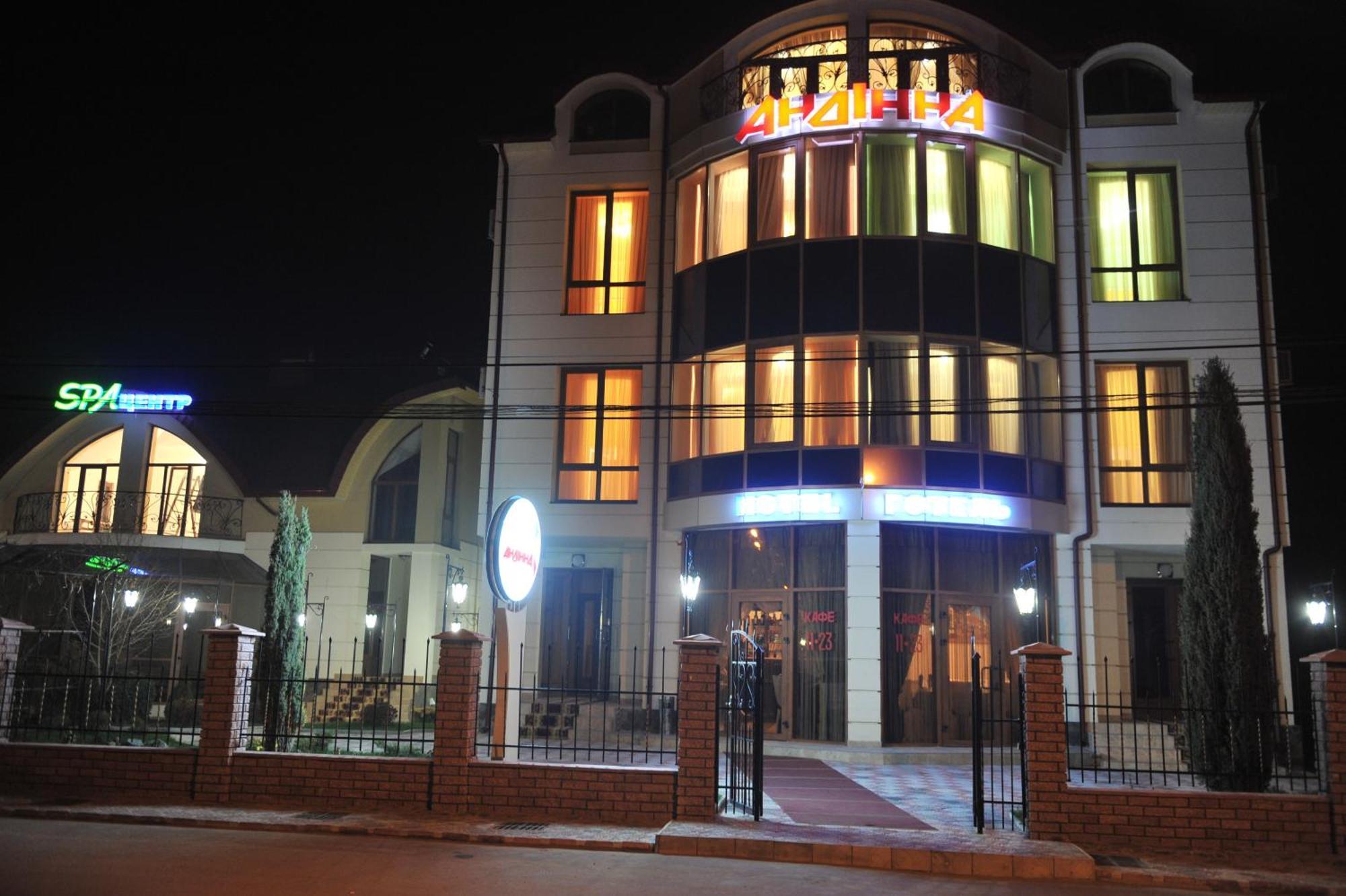 Andinna Hotel Tjernivtsi Exteriör bild